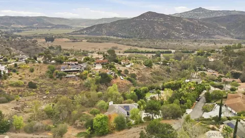 View/Area - 3132 Don Rolando, Escondido, CA 92025 photo 4 of 8