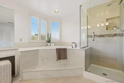Bath - 3132 Don Rolando, Escondido, CA 92025 photo 3 of 6