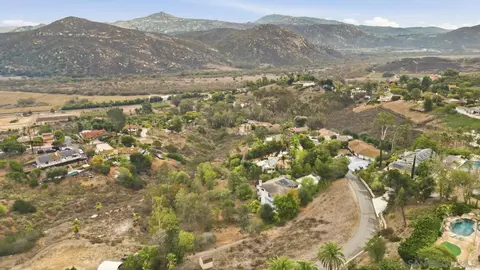 View/Area - 3132 Don Rolando, Escondido, CA 92025 photo 5 of 8