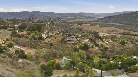 View/Area - 3132 Don Rolando, Escondido, CA 92025 photo 6 of 8