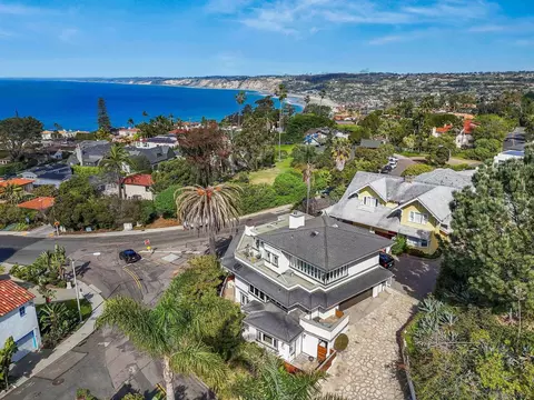 7651 Country Club Dr, La Jolla, CA 92037