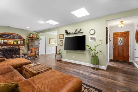Living - 14118 Ipava Dr, Poway, CA 92064 photo 2 of 4