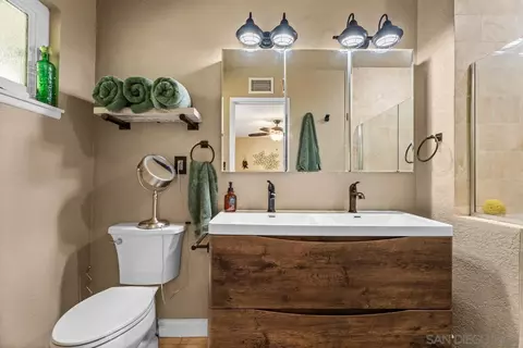 Bath - 14118 Ipava Dr, Poway, CA 92064 photo 2 of 3