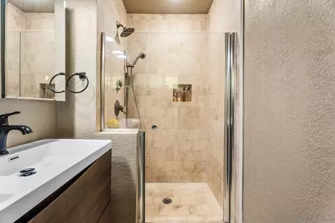 Bath - 14118 Ipava Dr, Poway, CA 92064 photo 3 of 3