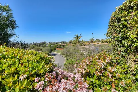 View/Area - 1609 Caminito Asterisco, La Jolla, CA 92037 photo 2 of 2
