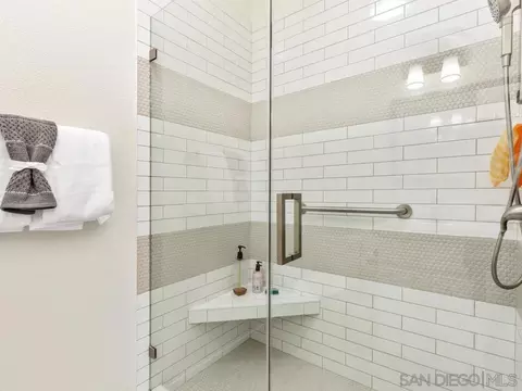 Bath - 4710 Galicia Way, Oceanside, CA 92056 photo 2 of 3