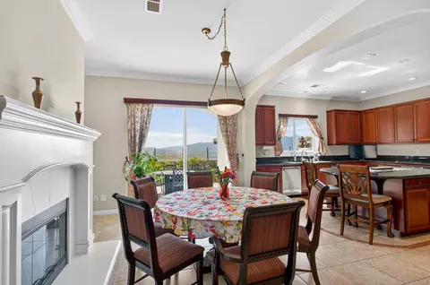 Dining - 18410 Lakepointe Dr, Riverside, CA 92503 photo 4 of 8