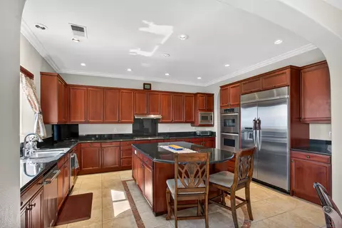Kitchen - 18410 Lakepointe Dr, Riverside, CA 92503 photo 1 of 4