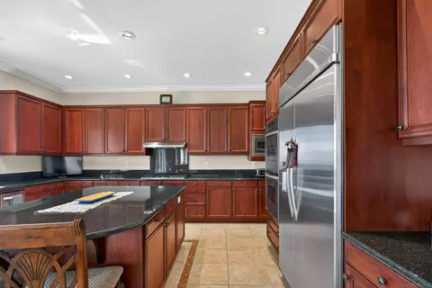 Kitchen - 18410 Lakepointe Dr, Riverside, CA 92503 photo 3 of 4