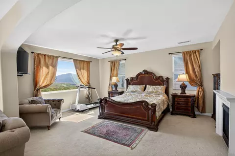 Bedroom - 18410 Lakepointe Dr, Riverside, CA 92503 photo 2 of 4