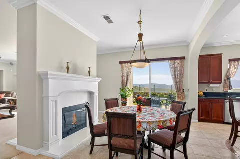 Dining - 18410 Lakepointe Dr, Riverside, CA 92503 photo 5 of 8