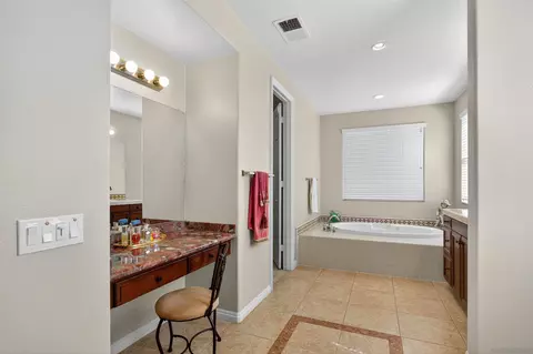 Bath - 18410 Lakepointe Dr, Riverside, CA 92503 photo 4 of 6