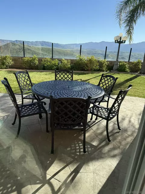 Dining - 18410 Lakepointe Dr, Riverside, CA 92503 photo 8 of 8