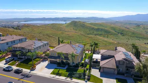 View/Area - 18410 Lakepointe Dr, Riverside, CA 92503 photo 4 of 6