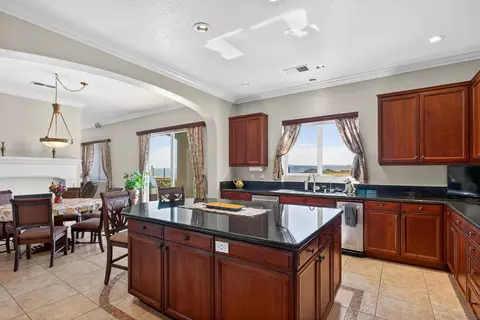 Kitchen - 18410 Lakepointe Dr, Riverside, CA 92503 photo 4 of 4