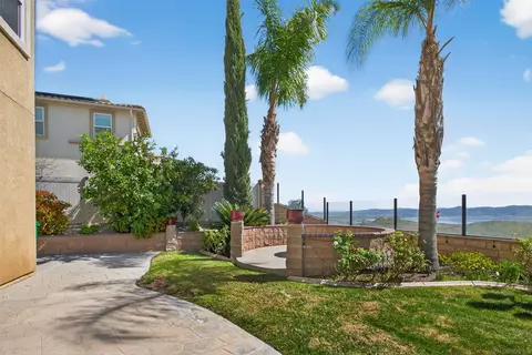 Exterior - 18410 Lakepointe Dr, Riverside, CA 92503 photo 10 of 11