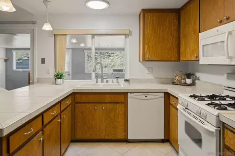 Kitchen - 9152 Lakeview Rd, Lakeside, CA 92040 photo 2 of 3