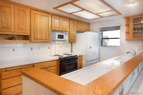 Kitchen - 12455 Ridgeton Dr, Lakeside, CA 92040 photo 4 of 4