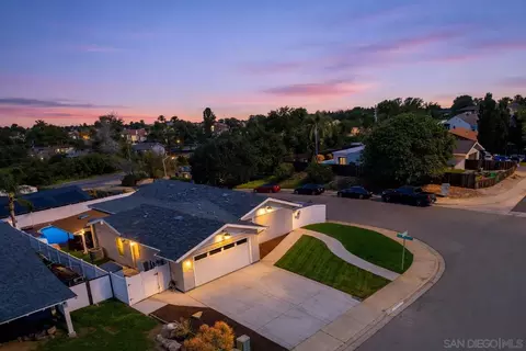 View/Area - 1217 Juliette Pl, Fallbrook, CA 92028 photo 2 of 7