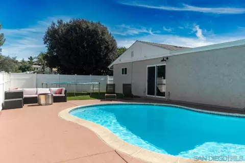 Exterior - 1217 Juliette Pl, Fallbrook, CA 92028 photo 9 of 10