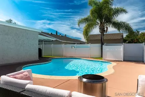 Exterior - 1217 Juliette Pl, Fallbrook, CA 92028 photo 8 of 10