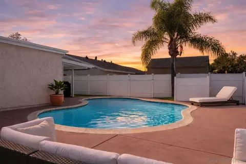 Exterior - 1217 Juliette Pl, Fallbrook, CA 92028 photo 3 of 10