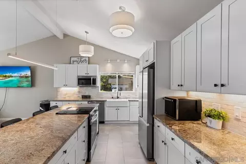 Kitchen - 1217 Juliette Pl, Fallbrook, CA 92028 photo 2 of 3