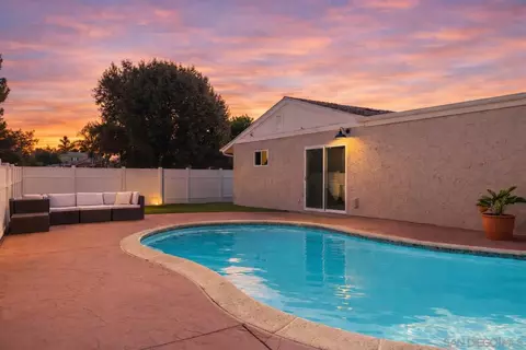 Exterior - 1217 Juliette Pl, Fallbrook, CA 92028 photo 4 of 10