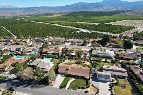 43860 Mandarin Dr, Hemet, CA 92544 photo 2