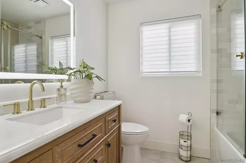 Bath - 2016 Oak Hill Dr, Escondido, CA 92027 photo 3 of 3