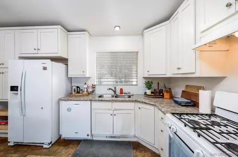 Kitchen - 3505 Alpine Blvd #SPC 11, Alpine, CA 91901 photo 1 of 2