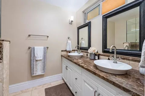 Bath - 14284 Hacienda Ln, Poway, CA 92064 photo 1 of 3