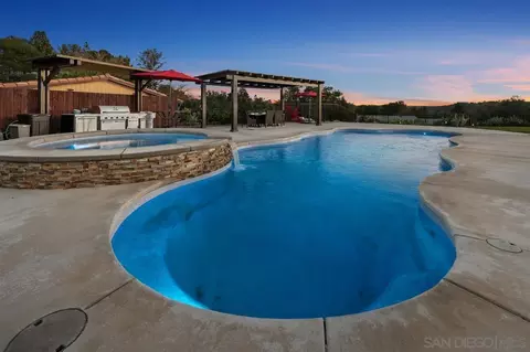 Exterior - 14284 Hacienda Ln, Poway, CA 92064 photo 17 of 26