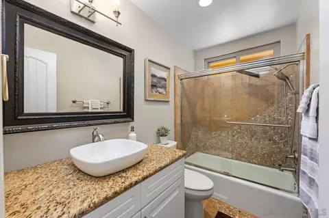 Bath - 14284 Hacienda Ln, Poway, CA 92064 photo 3 of 3