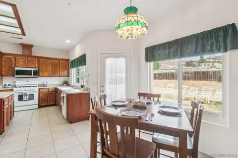 Dining - 1346 Wilson Rd, Ramona, CA 92065 photo 3 of 6