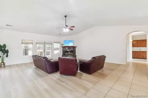 Living - 1346 Wilson Rd, Ramona, CA 92065 photo 3 of 4