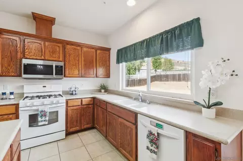 Kitchen - 1346 Wilson Rd, Ramona, CA 92065 photo 3 of 4