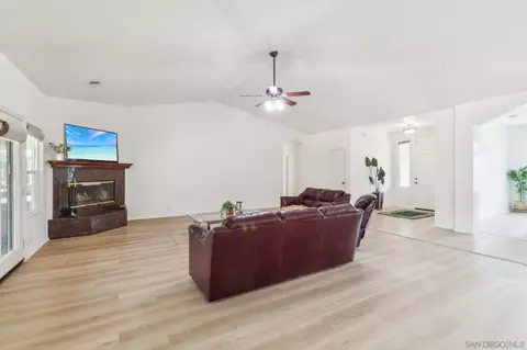 Living - 1346 Wilson Rd, Ramona, CA 92065 photo 2 of 4