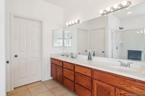 Bath - 1346 Wilson Rd, Ramona, CA 92065 photo 5 of 7