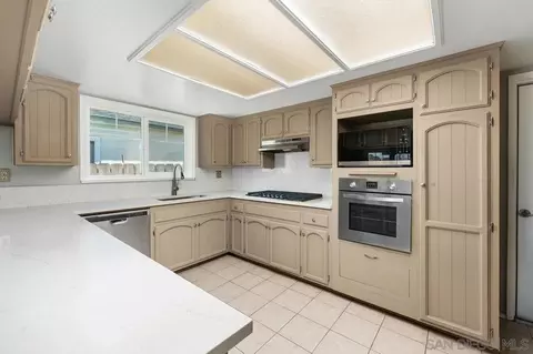 Kitchen - 468 Manor, El Cajon, CA 92020 photo 3 of 4