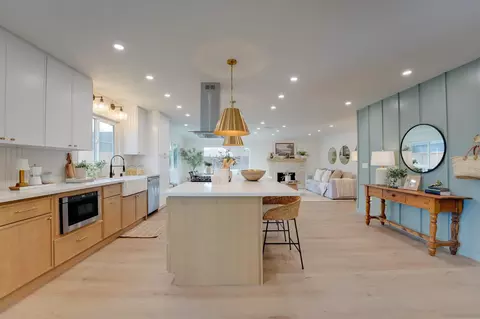 2927 Governor Dr, San Diego, CA 92122