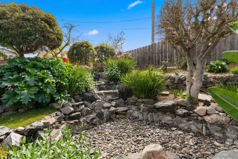 Exterior - 1305 Cornish Dr, Oceanside, CA 92054 photo 4 of 5