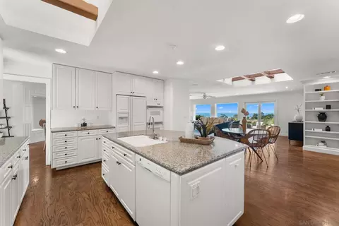 6984 Via Estrada, La Jolla, CA 92037 photo 9