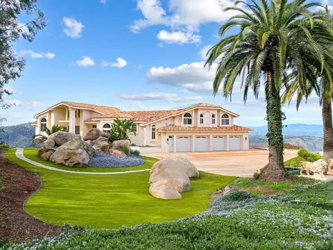 9629 Misty Meadow Ln, Escondido, CA 92026