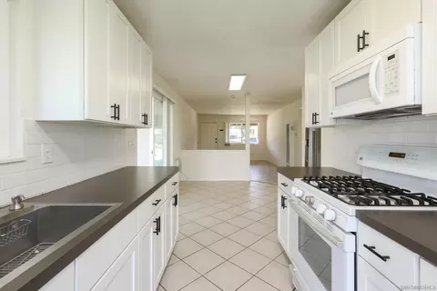 Kitchen - 11102 Shadow Hill Way, Santee, CA 92071 photo 4 of 4