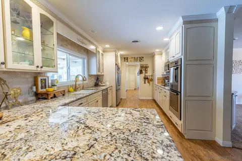 Kitchen - 4444 Brandt Rd, Brawley, CA 92227 photo 2 of 6