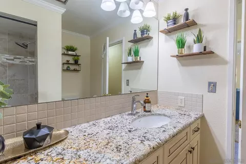 Bath - 4444 Brandt Rd, Brawley, CA 92227 photo 6 of 7