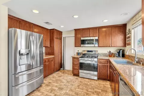 Kitchen - 9219 Via De Amor, Santee, CA 92071 photo 3 of 6
