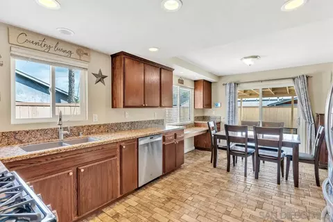 Kitchen - 9219 Via De Amor, Santee, CA 92071 photo 5 of 6