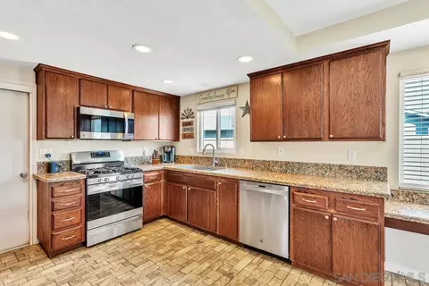 Kitchen - 9219 Via De Amor, Santee, CA 92071 photo 2 of 6